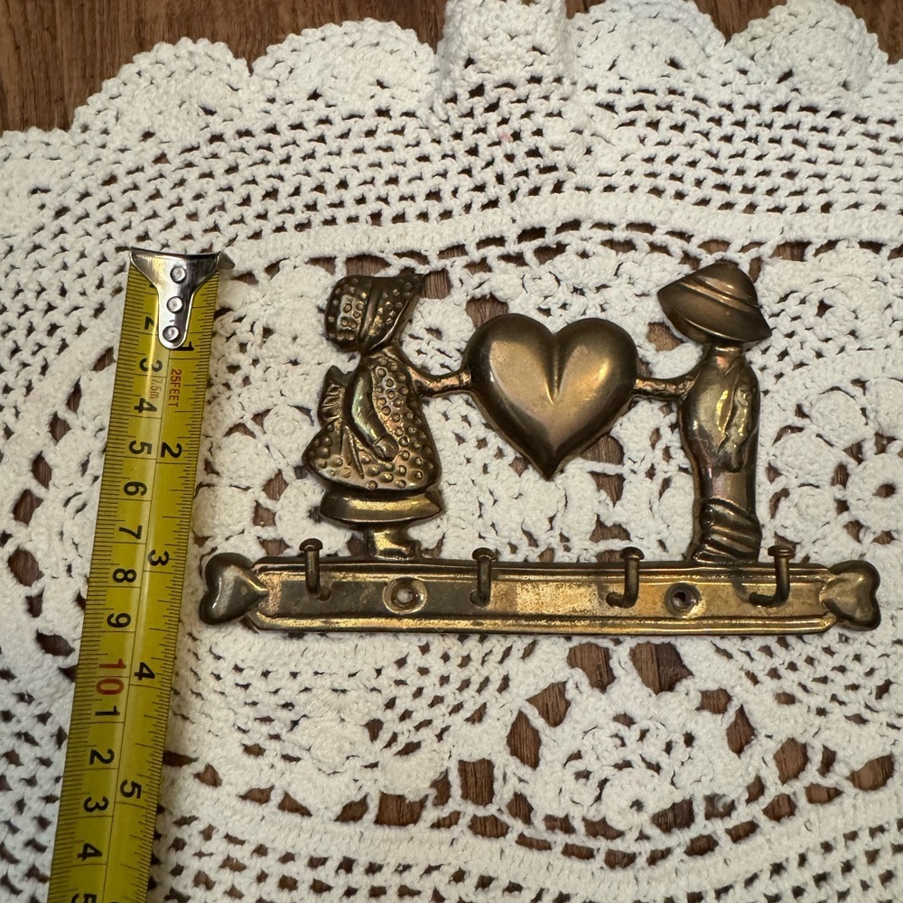 Vintage 80’s Brass Upper Deck Co Boy/Girl Country Heart Key Holder - Picture 9 of 9